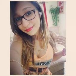 Karol Vasconcelos Andrade ,Flamenguista,escorpiana , gorda ,doida , dramatica , sensivél.