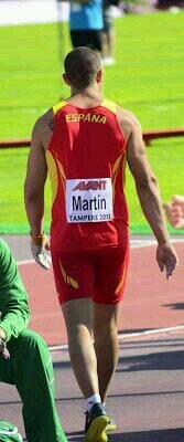 Atleta lanzador de martillo. 
Luchando por un sueño.