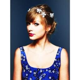 Taylor Swift and flower crowns? YES PLEASE.