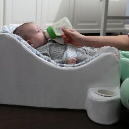 Comfy lounger and diner designed to aid in digestion and help avoid acid reflux! Solo Diner will be you and your little bundles favorite seat!