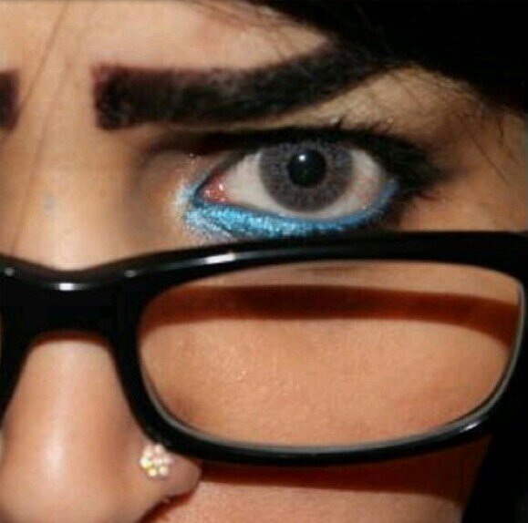 ‏لو اقولك عن اشيائي اللي احبها ؟ راح تسمع اسمك كثير.