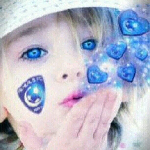 ليس كل مآ أكتبه أعيشه ولكن هناك نصوص كانهآ معزوڤات يرفض عقلي أن يتجاهلهآ⑉♡