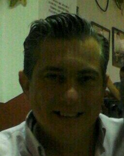 Nací en la eterna Sevilla,mi hermandad SJO,y lo que más quiero en la vida son mis cuatro amores.