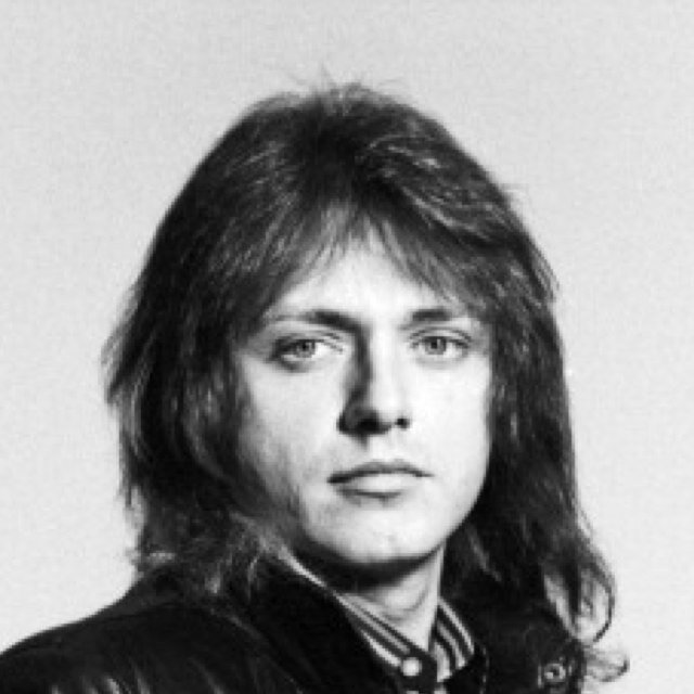 Benjamin orr is my love my life my god my world. Heart beat city.