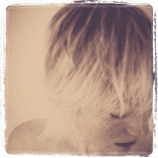 Si me sigues en Twitter te prometo que toda la vida, dia a dia, te demostrare lo que siento por ti, hasta que me aceptes.