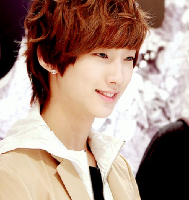 Hello 'BANA' ☃JOUNG JINYOUNG B1A4 BOTH ☁ leader B1A4 #91Line ∑(ﾟДﾟ)? [Ʀєαι★ @_jinyoung911118 ] Thank For Support B1A4 อาจจะไม่เหมือนเรียลที่สุดนะครับ:)