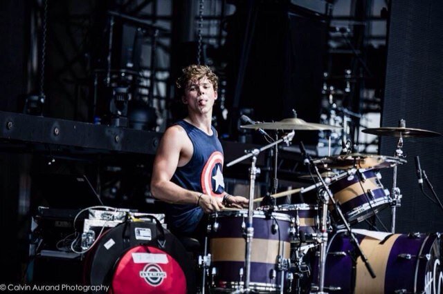 Congrats on your Ashton follow! Dont follow here, please follow @MrsHoodx :)