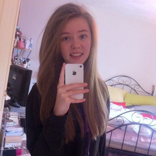 follow me on instagram; leahduttonxo_