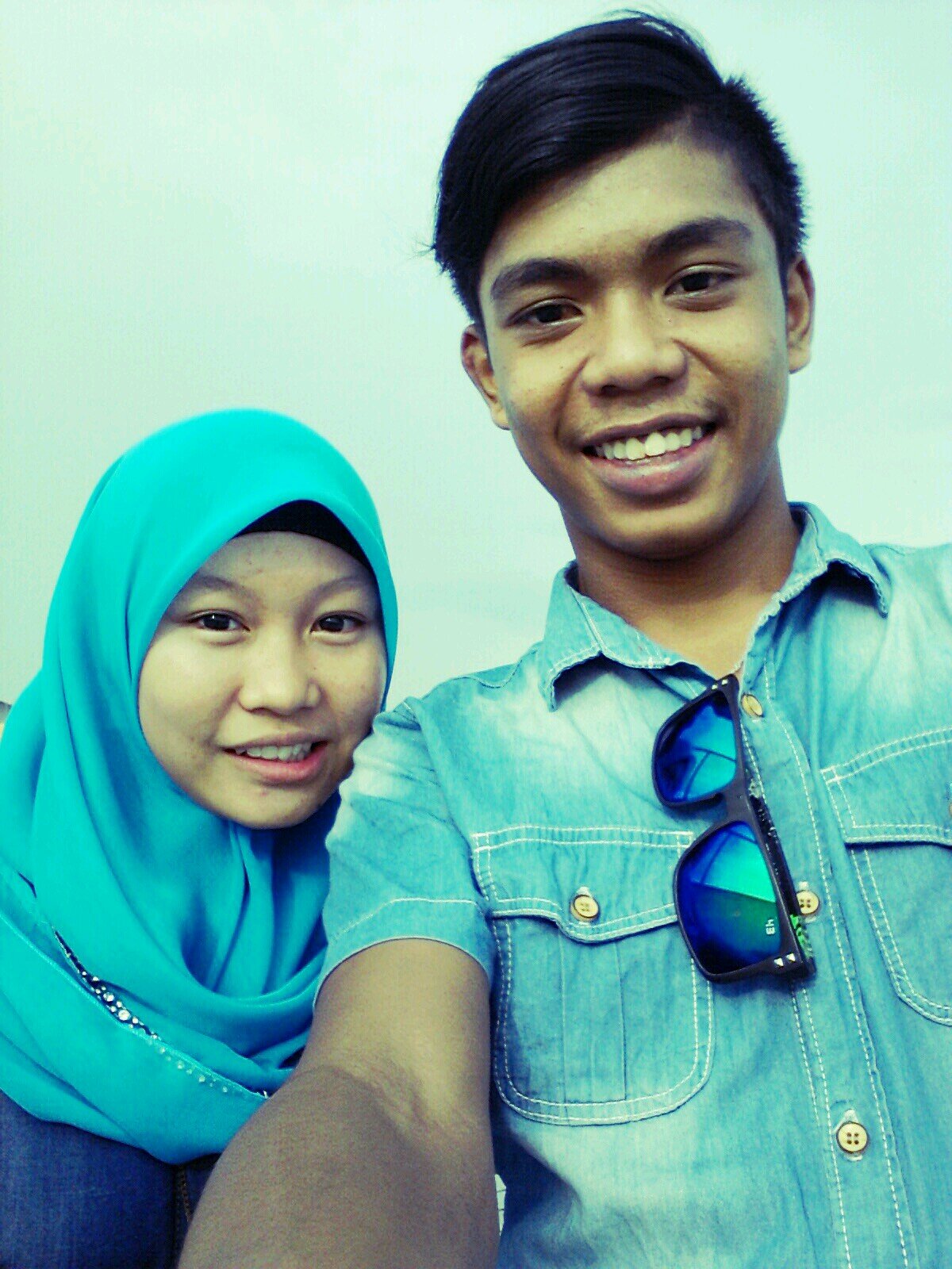 aku suke brkawan... aku x suke cari musuh... ape2 pn name aku black... umur 18... dduk tman kluang barat