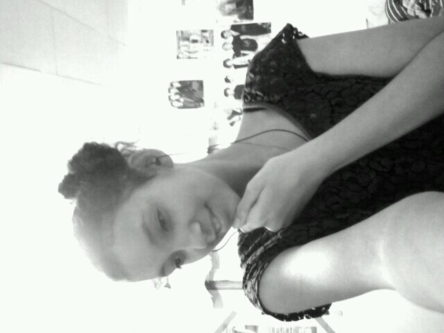 I love to smile && have fun.. Live life to the fullest :) FOLLOW ME, I FOLLOW BACK :))))) LOVE YOU ALL :) 3 3