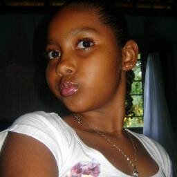meu nome é giovana tenho 15 anos adoro ir há escola só tiro nota 10