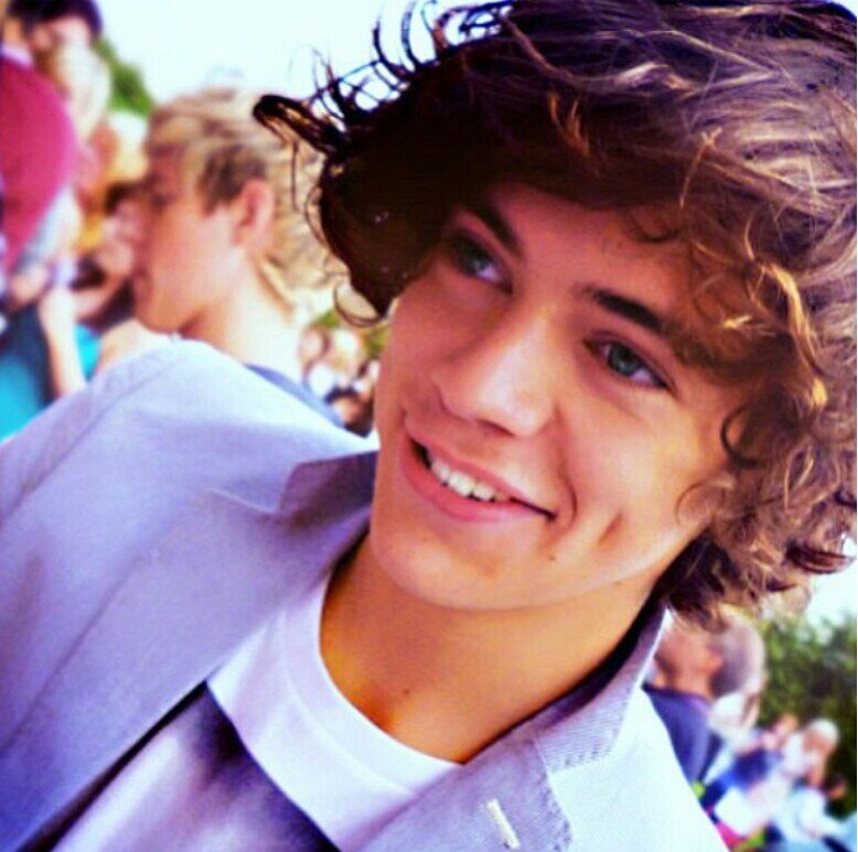 This account provides perfect Harry Styles imagines for all the Harry girls out. Enjoy ♥