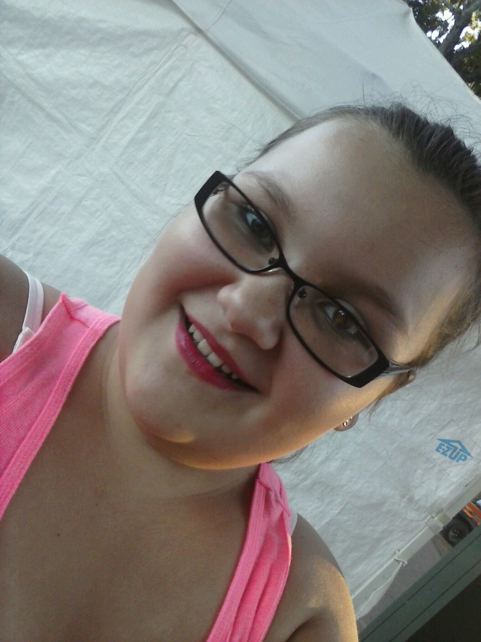 hiya_its_dani's profile picture. Just an average girl who puts a camera in front of her face and talks to it. Yea I guess I am not that average..