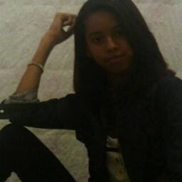 Porque eu sou assim feita com muito amor , carinho tenho confiança noque digo e certeza no que faço,o rock mi completa e na minha vida eu causo .