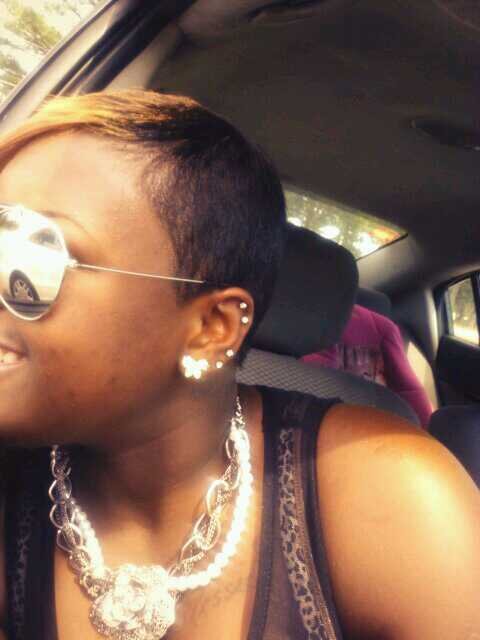 Lezbn , C/o 2012 ' , SINGLE , 19 , ♥ , COSMETICS ◥ .