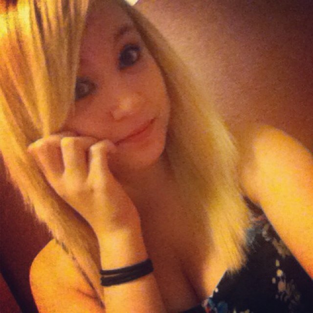Hello (: My favorite animal would be a PANDA , I LOVE music, my favorite band is GREEN DAY, Im from PA and if you're cool..FOLLOW ;3