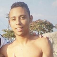 Artista por ousadia !  ;)   .....   17 anos , namorando , feliz e filho de Deus !    #Vini