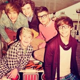 I am directioner, beliber,  singer, dancer. I m playing guitar and drum. I like football and tennis :D Please follow me and i follow back :D xx