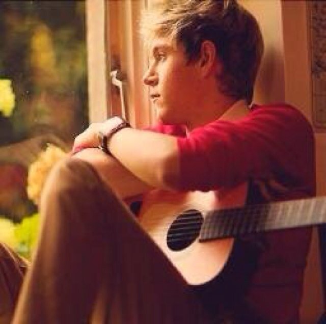 HEY, I JUST GAVE YOU A FREE FOLLOW, SO PLEASEEE FELL FREE TO GO FOLLOW @MoveLike_Niall :) Love You xx