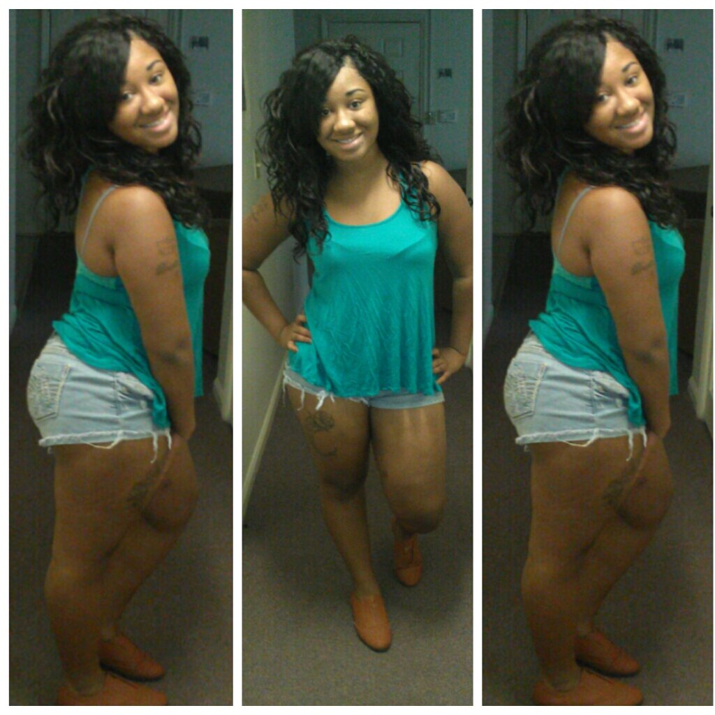 4'9 Brown Eyes Long Hair..... Pretty Smile..... I h8 fake people, and dont like drama. Im a fun person once u get to know me :)