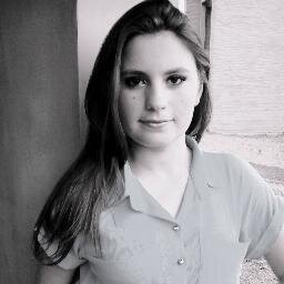 Não confunda jamais conhecimento com sabedoria. Um o ajuda a ganhar a vida, o outro a construir uma vida.(Sandra Carey)