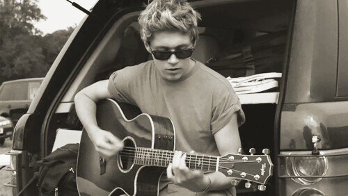 woo hoo free follow! please please follow @Beanies_Harry it would mean so much