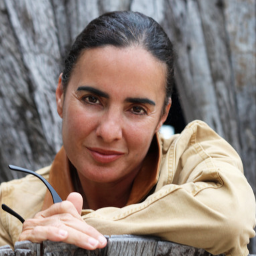 Isha: Conferencista mundial, escritora y creadora de un método simple y práctico para liberar el estrés y conectarte con tu Paz. http://t.co/grYMZ2SOrn