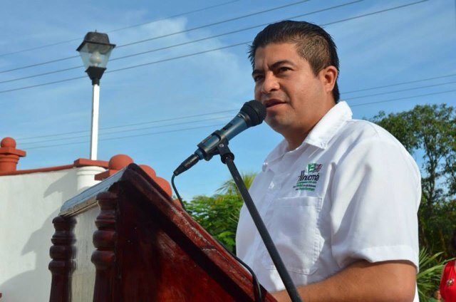 Soy un joven empresario y me gusta contribuir con el desarrollo sustentable de mi comunidad. Hunucmá 2012.