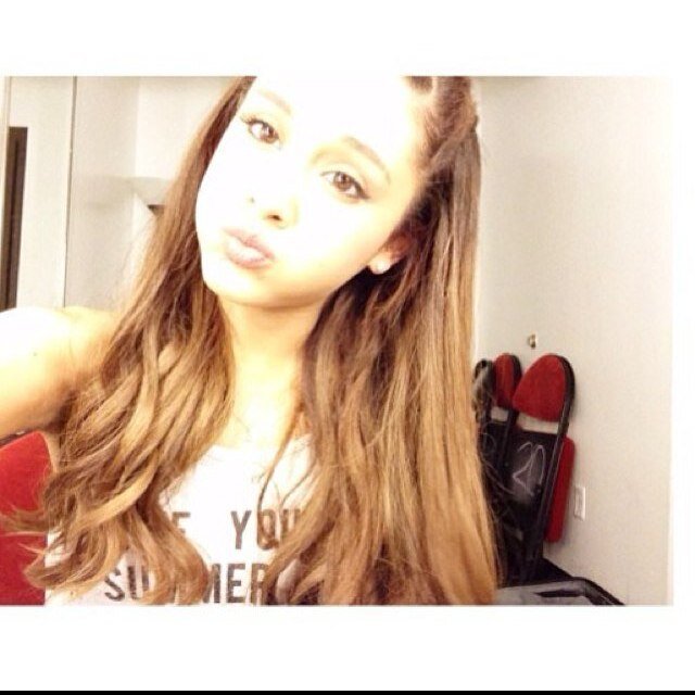 I support Ariana 100% . I love her so much . Shes my idol . Hit that follow button?!?!?!