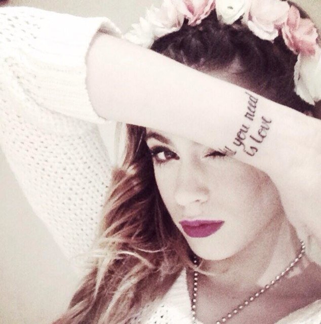 Com ela, todos nós PODEMOS, com ele, TIENES TODO, ela diz pra ele TE CREO e ele diz que sempre VOY POR TI! JorTini & Leonetta
