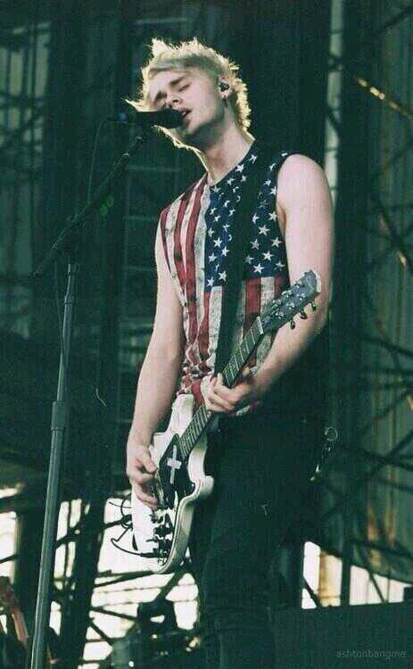 Michael Clifford loves you, don't you ever forget that. He will follow you one day so don't you dare give up okay? If I can find you so can he. xx @narryxluke