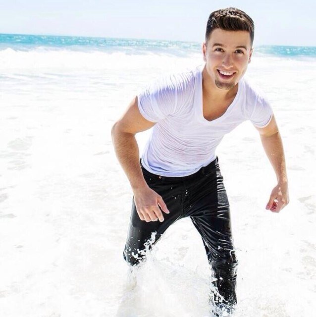 What's up? It's Logan Henderson. I'm in Big Time Rush. {RP/Single}