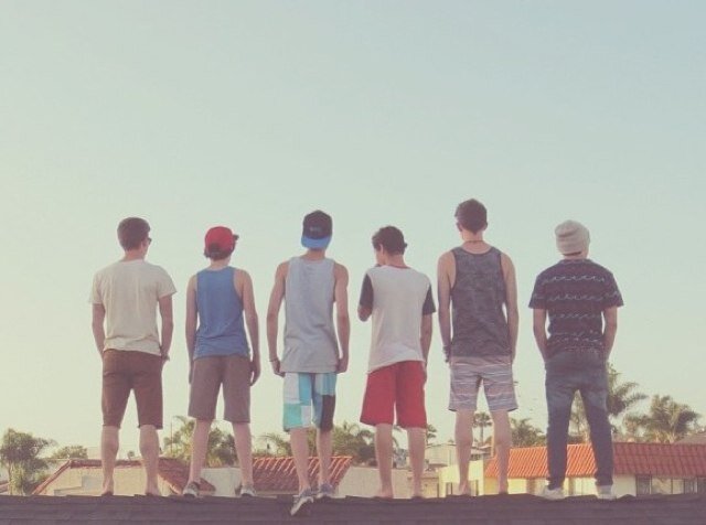 I spend my week watching crazy people on youtube!(: ••I've only met (1/6)••