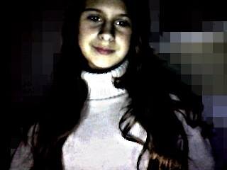 Elα é perfeitα, mαs tem inúmeros defeitos. Elα fαlα αlto, gritα, dá gαrgαlhαdαs, mas se fαz de tímidα. Elα é sαntα, mαs sabe provocαr ★