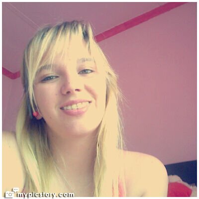 Uhm.....crazy about One direction...love my friends and family..!!**and I love music.!What more do I need?en uhm...onthou Afrikaans is AWESOME..!*:D