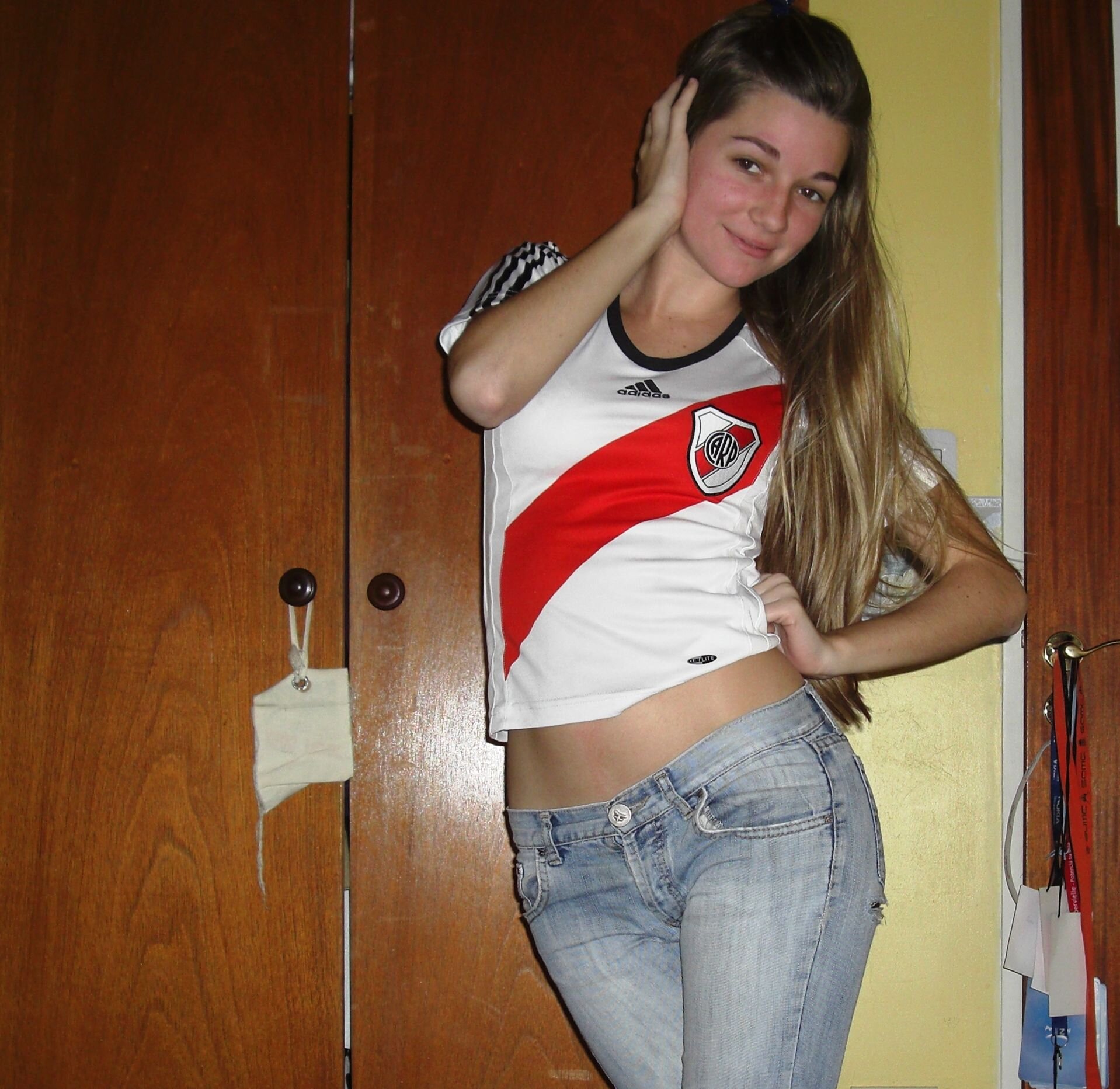 Cada una de tus palabras eran puras mentiras ¿POR QUE ENGAÑARME SI NO ME QUERÍAS? :c

∞Lyии