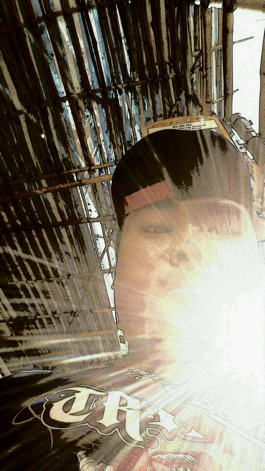 HEY ! IM MARK IM FROM HONG KONG AND IM FILIPPINO SO IF U WANT TO CHAT WITH ME I HAVE WHATSAPP AND VIBER JUST TWEET ME