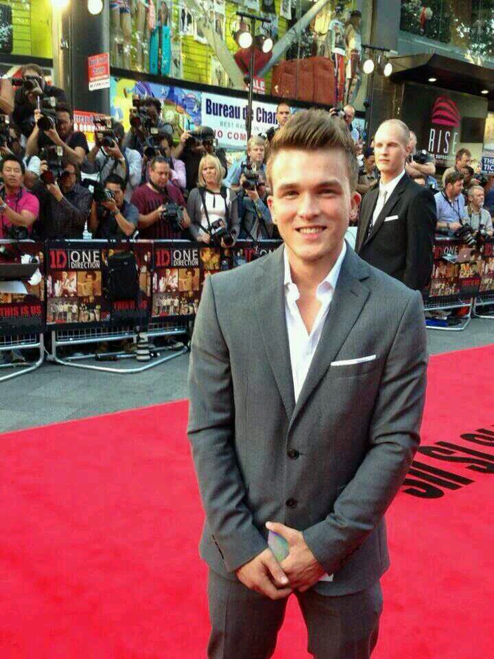 This Account is dedicated to the one and only Josh Devine!! ♥ I'll always support and love him! He followed, dm'ed, rt'ed my personal! I follow back :)
