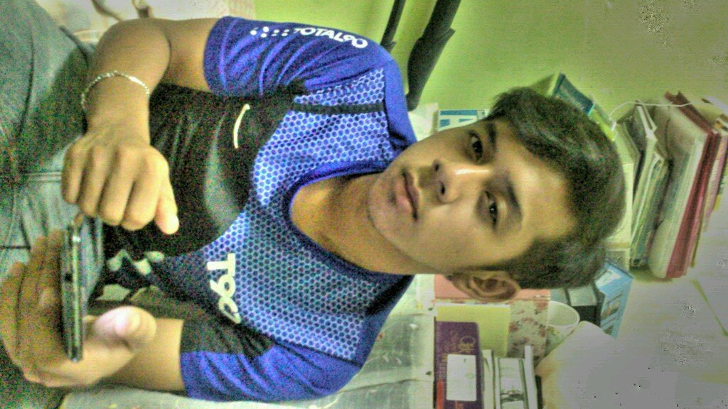 berdiri d kaki sendiri seperti dia menasihati aku.dia baik dan comel lgi. namanya sepet nda silap. kuek. hha