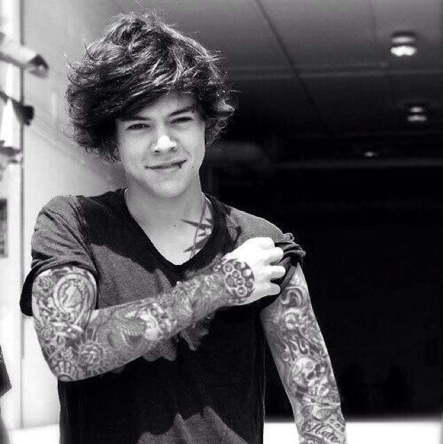 I GAVE YOU A FREE FOLLOW. DO NOT FOLLOW THIS ACCOUNT, FOLLOW @kramp_my_styles OR YOU WILL BE UNFOLLOWED