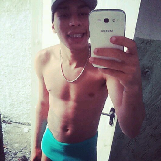 - Quem foi que falou que eu não sou um moleque atrevido ? (♪'