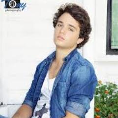 1111 En Mi Cuadra Nada Cuadra. Sólo por Nickelodeon. Grabando Cosita Linda. #ActorDeTvFavorito en #KCAMéxico y #KCAArgentina. Voten! #PatricioGallardo