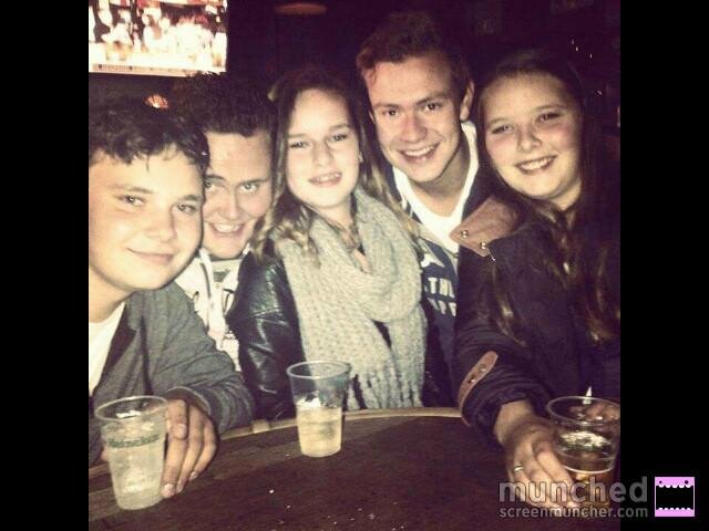 ~ @kusjedaphne_ @ANNEBELLE_ 1# ~love my Ohana.~ Do what makes you happy, Be with who makes you smile. Laugh as much you breath, And love as long you live.♥