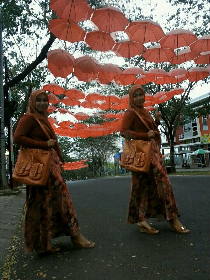 triyana_indah_L's profile picture. Ya Allah, jika aku jatuh cinta, cintakanlah aku pada seseorang yang melabuhkan cintanya kepadaMu, agar bertambah kekuatanku untuk mencintaiMu