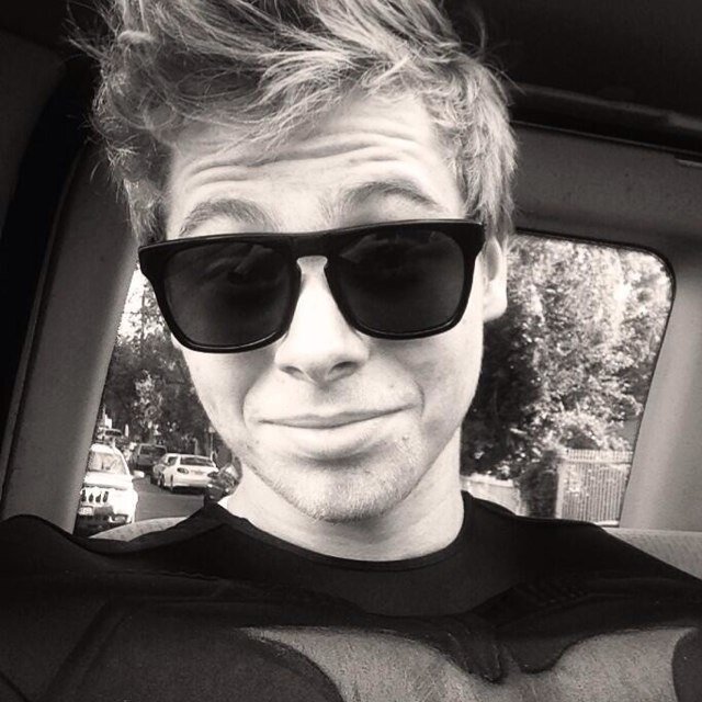 @HemmingsZouis here, just wanted to remind you not to give up on your follow from Luke :)