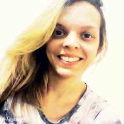 Queira viver, viver melhor, viver sorrindo e até os cem. Tô feliz, to despreocupada, com a vida eu to de bem.Caio f abreu!
