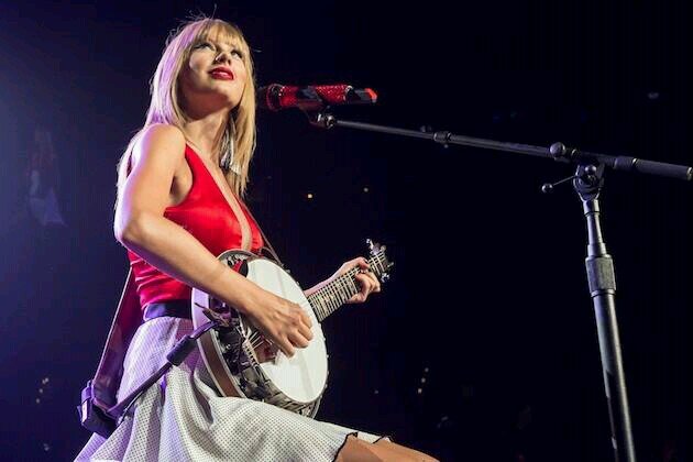 1st FOLLOW ME 2nd RT THE FIRST TWEET 3rd I'LL GIVE YOU A LOT OF FOLLOWERS! {Note: only for Swifties}