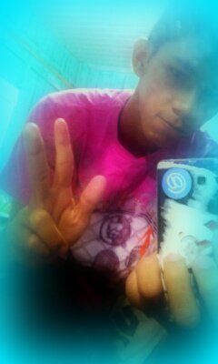 Posso ser Chato as vezes , Meio fechado . ciumento . Romantico . carinhoso . engraçado . atencioso. Posso ser tudo menos oq tudo mundo odeia TRAIDOR :9