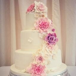 Wedding cake and cupcakes specialist. Email me for a free no obligation quotation or consultation. andria@magicalcakery.co.uk or call on 07803 722543.