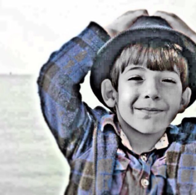 adelbandarr's profile picture. 